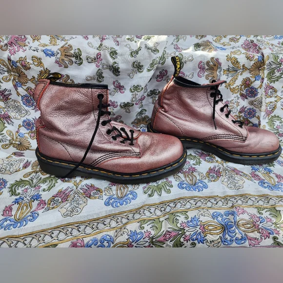 Vintage Dr Martens iridescent pink made in England genuine leather boots - Picture 2 of 5